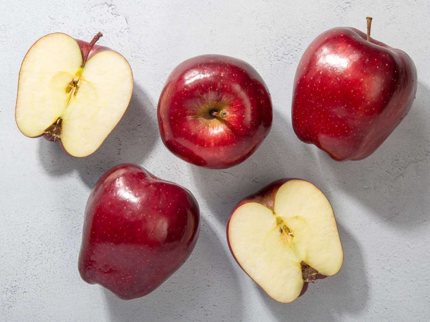 Non-GMO Red Delicious apple seeds producing sweet red apples