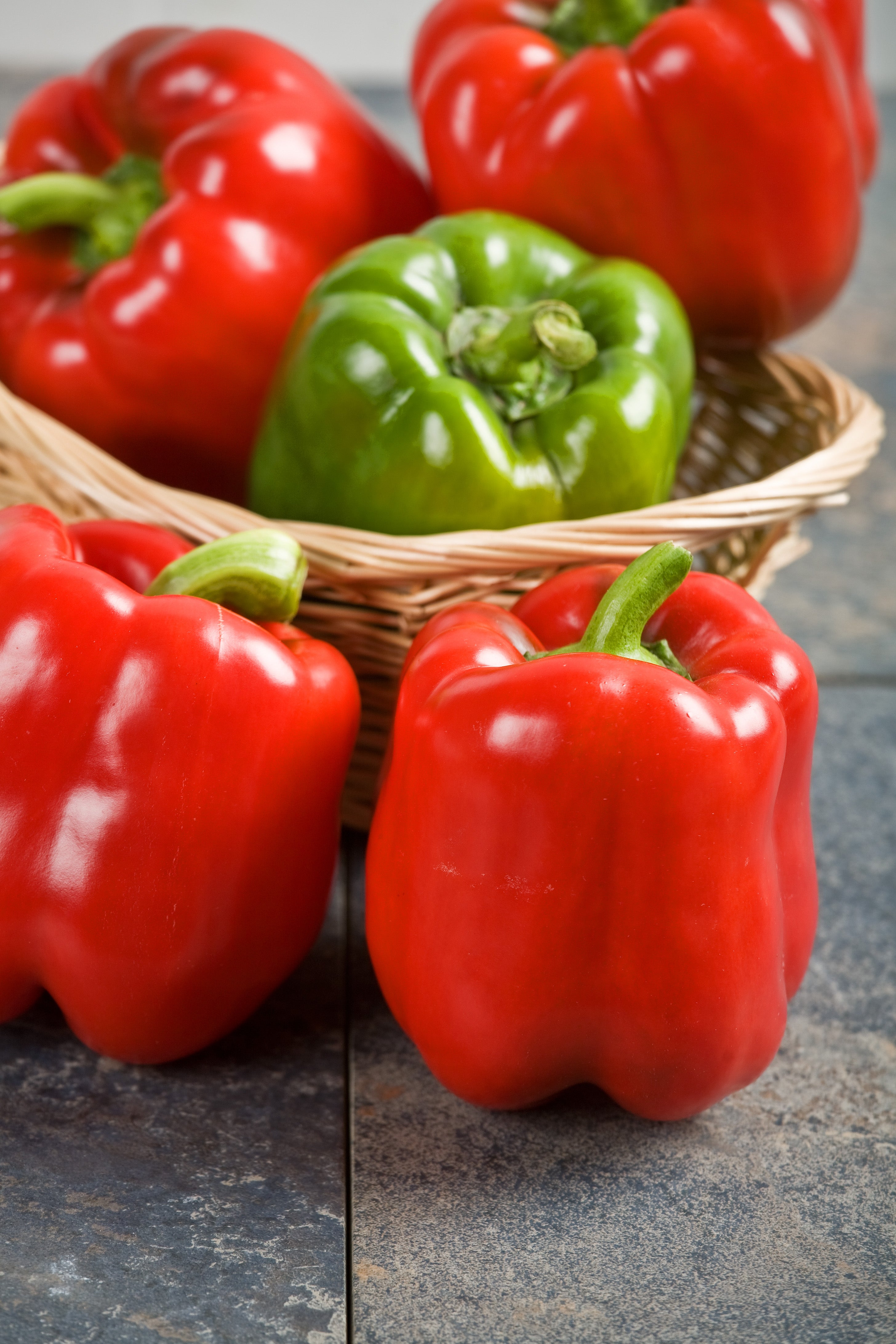 Hybrid Red Knight Bell Pepper Seeds – Early Maturing and Productive